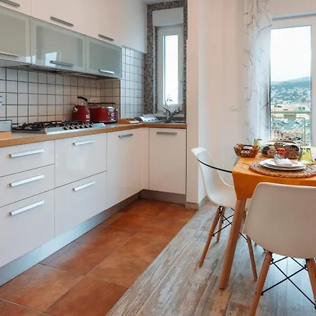 San Giusto Elegante Bilocale Con Balcone E Vista 公寓