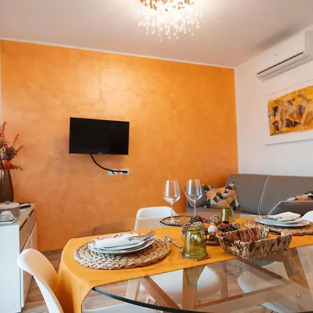 San Giusto Elegante Bilocale Con Balcone E Vista Appartement *