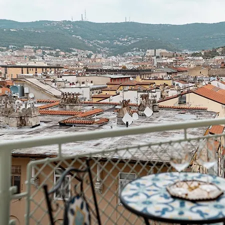 San Giusto Elegante Bilocale Con Balcone E Vista * טריאסטה
