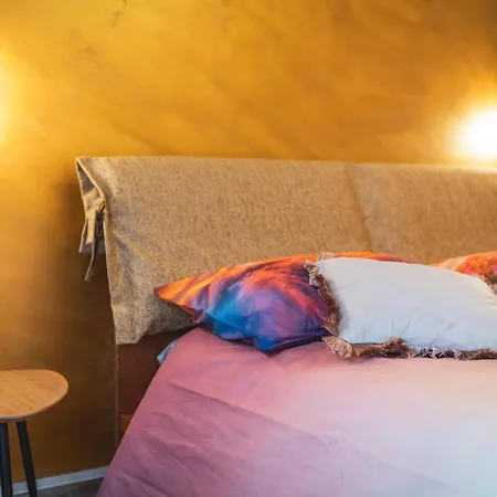 San Giusto Elegante Bilocale Con Balcone E Vista Triëst