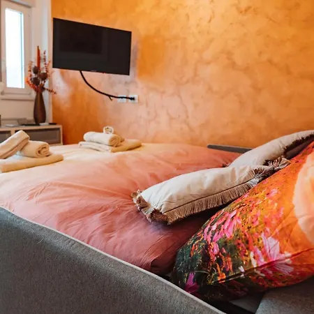 San Giusto Elegante Bilocale Con Balcone E Vista Triest