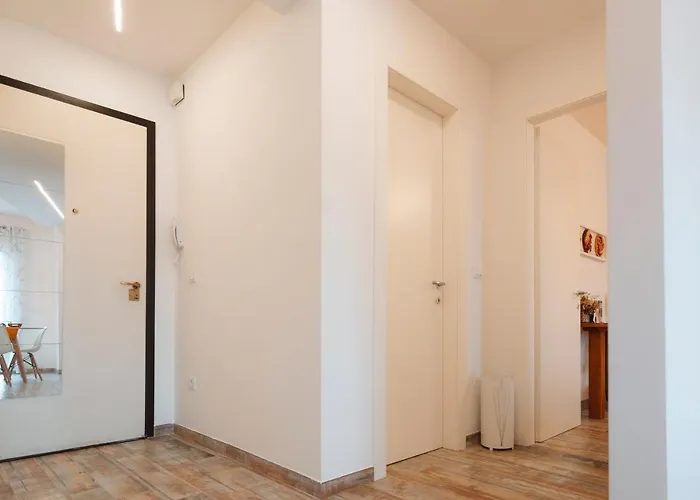 San Giusto Elegante Bilocale Con Balcone E Vista Apartament Triest