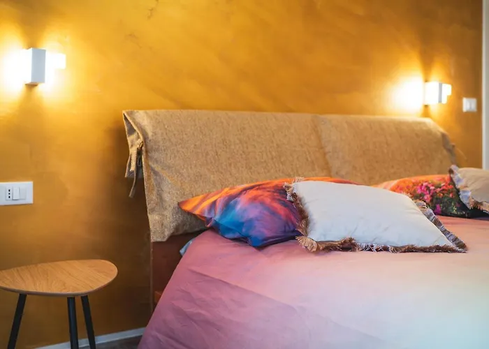 San Giusto Elegante Bilocale Con Balcone E Vista Trieste